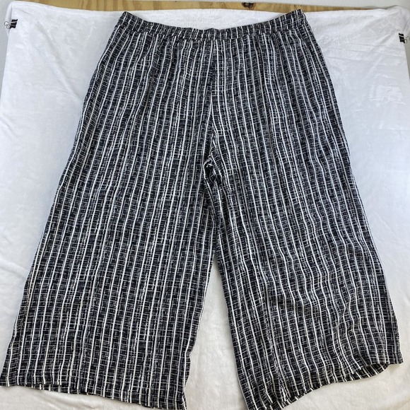 NWT Torrid Pants Women 3X 22-24 Black Rayon Wide Leg Flowy Pull On Elastic Waist - Picture 3 of 11